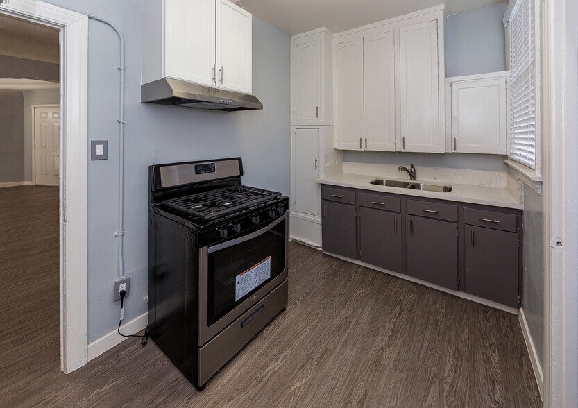 More Photos Of 1735 E 10th St, Long Beach Apartments For Sale