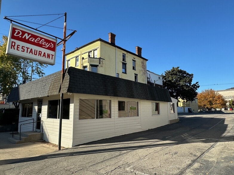 Primary Photo Of 970 S 3rd St, Louisville Restaurant For Lease