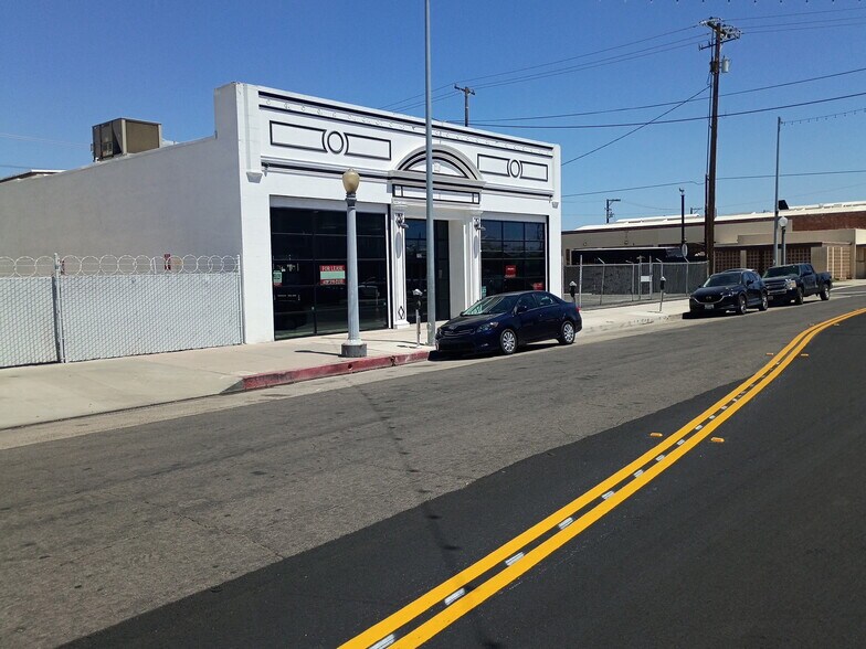 More Photos Of 712 Fulton St, Fresno Storefront For Lease