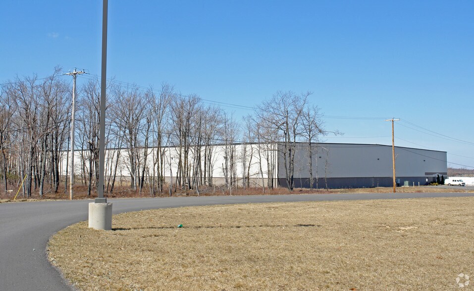 More Photos Of 572 Oak Ridge Rd, Hazleton Warehouse For Lease
