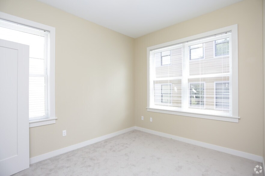 More Photos Of 1059 Wealthy St SE, Grand Rapids Apartments For Lease