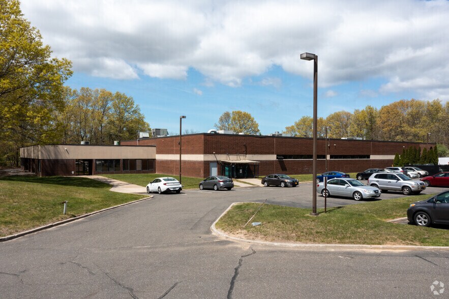 More Photos Of 49 Natcon Dr, Shirley Manufacturing For Lease
