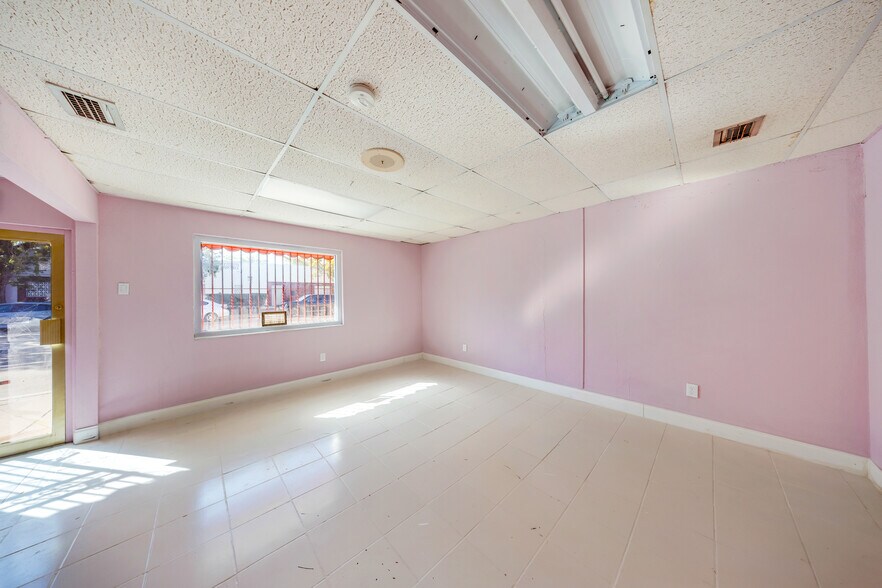 More Photos Of 159 NW 36th St, Miami General Retail For Lease