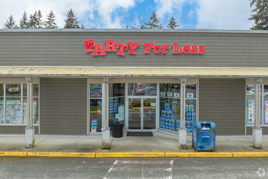 More Photos Of 10015 NE 137th St, Kirkland Freestanding For Lease