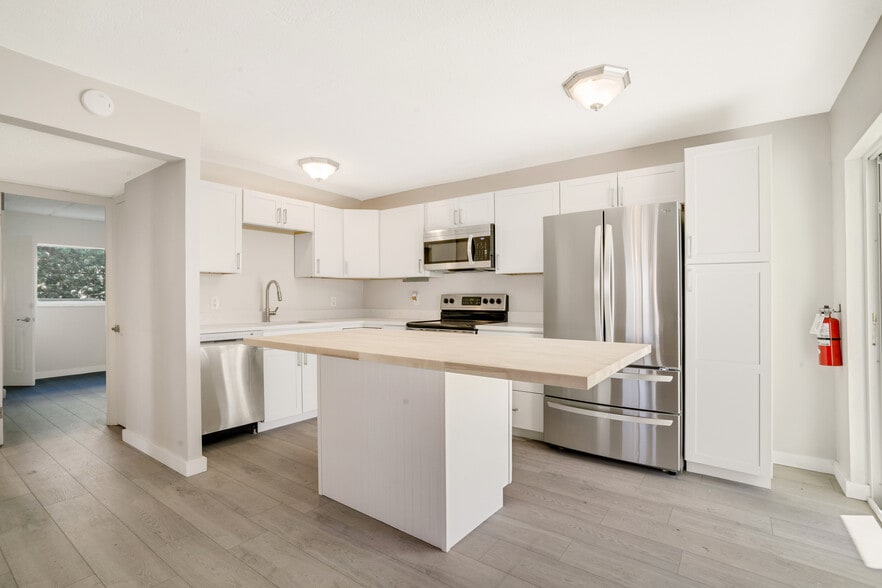 More Photos Of 2649 Lake Dr, Riviera Beach Apartments For Sale