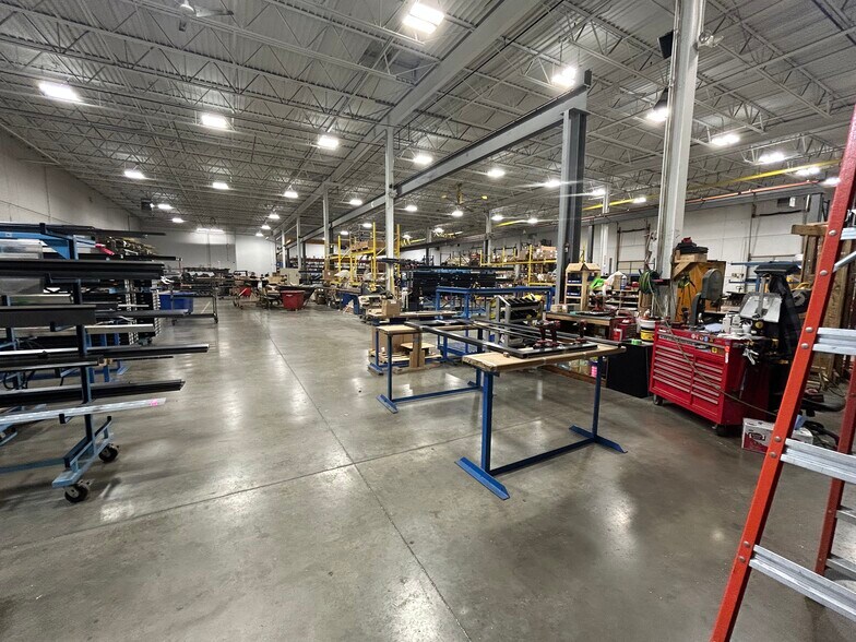 More Photos Of 2100 Woodale Ave, Mounds View Manufacturing For Lease