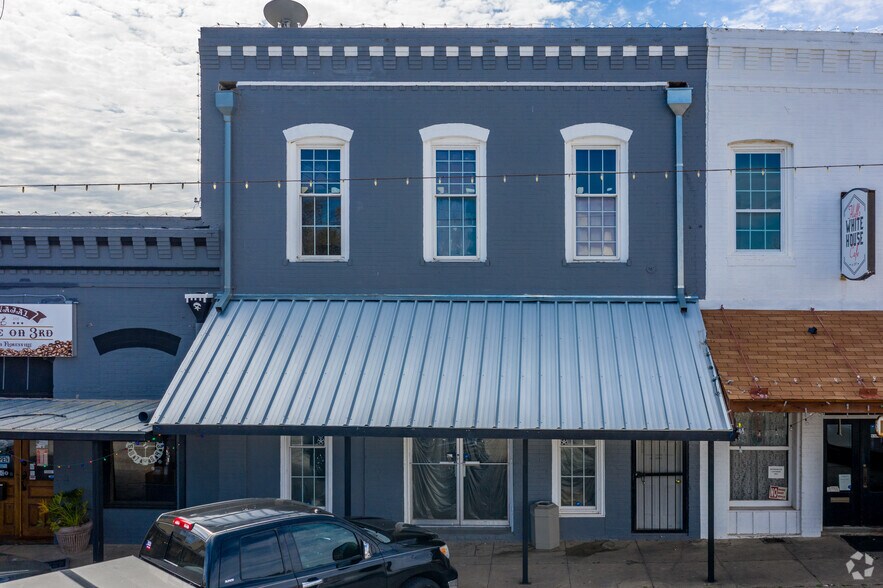 More Photos Of 1311 3rd St, Floresville Loft Creative Space For Lease