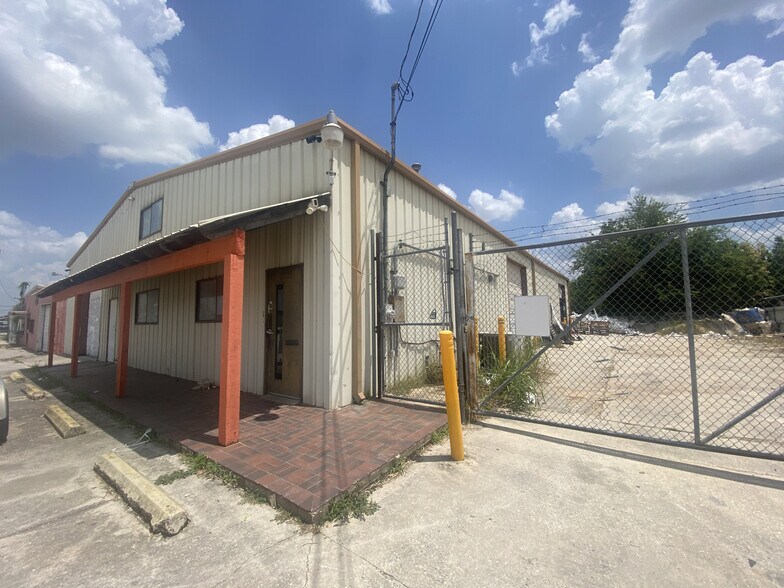 More Photos Of 3514 Copeland Dr, San Antonio Light Manufacturing For Sale