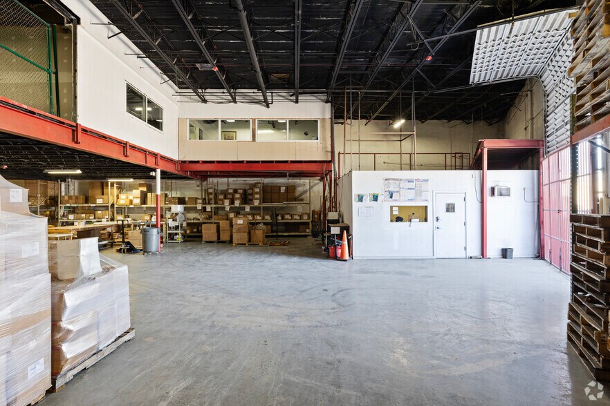More Photos Of 2320 NW 147th St, Opa-locka Warehouse For Lease