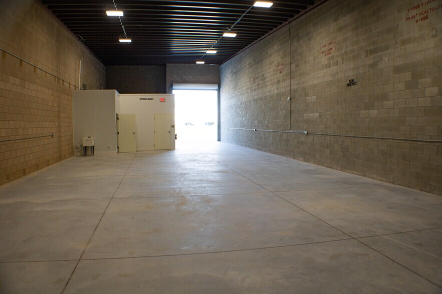 More Photos Of 3558 Plover Ave, Naples Light Manufacturing For Sale