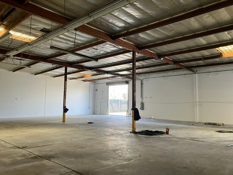 More Photos Of 13861 Seaboard Cir, Garden Grove Warehouse For Lease