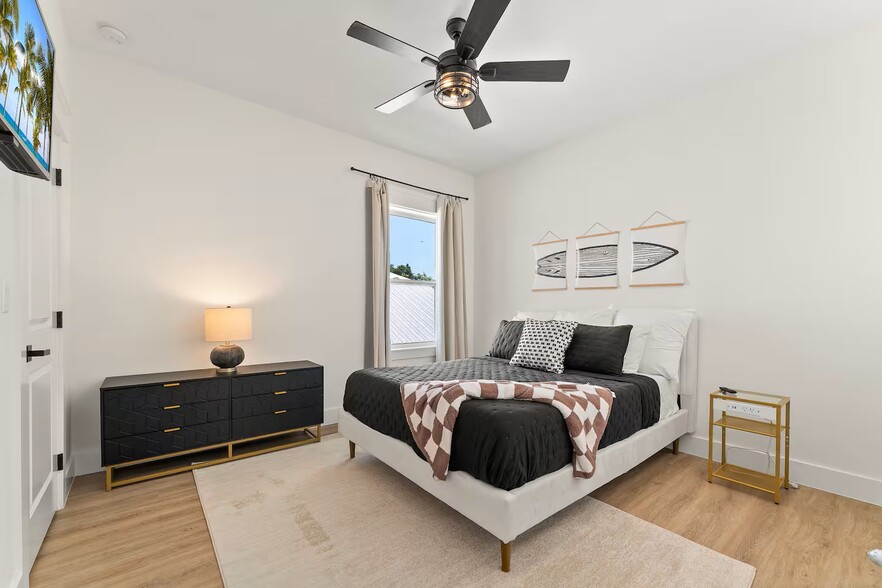 More Photos Of 1960 NE Dixie Hwy, Jensen Beach Apartments For Sale