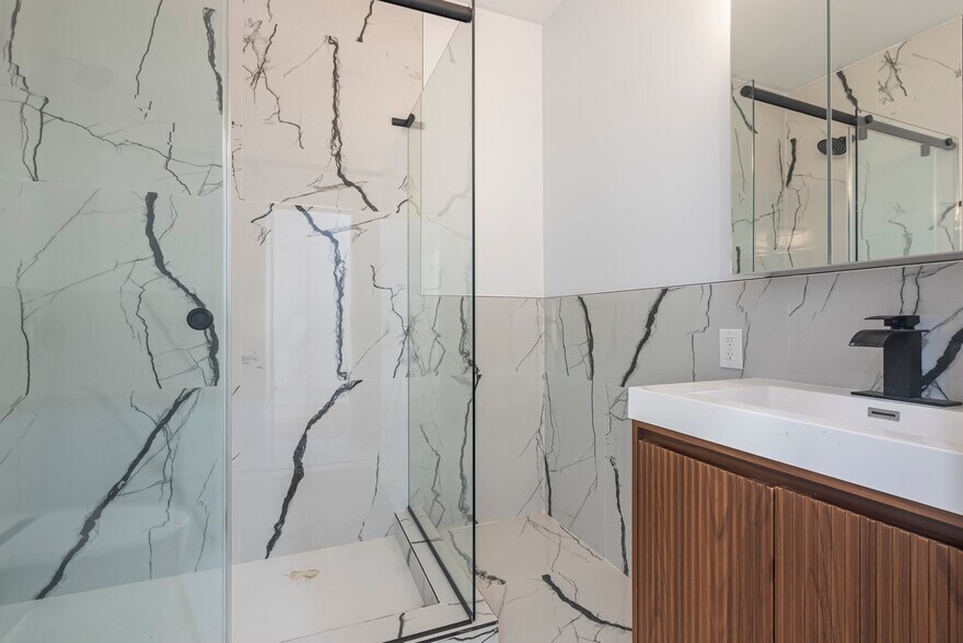 More Photos Of 1618 S Broad St, Philadelphia Apartments For Sale