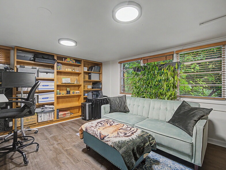 More Photos Of 10423 SE 23RD Ave, Portland Medical For Sale