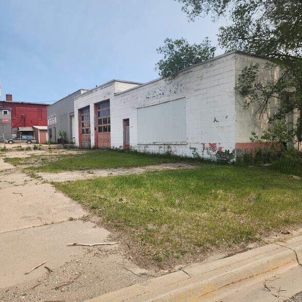 More Photos Of 104 S Main St, Evart Storefront For Sale