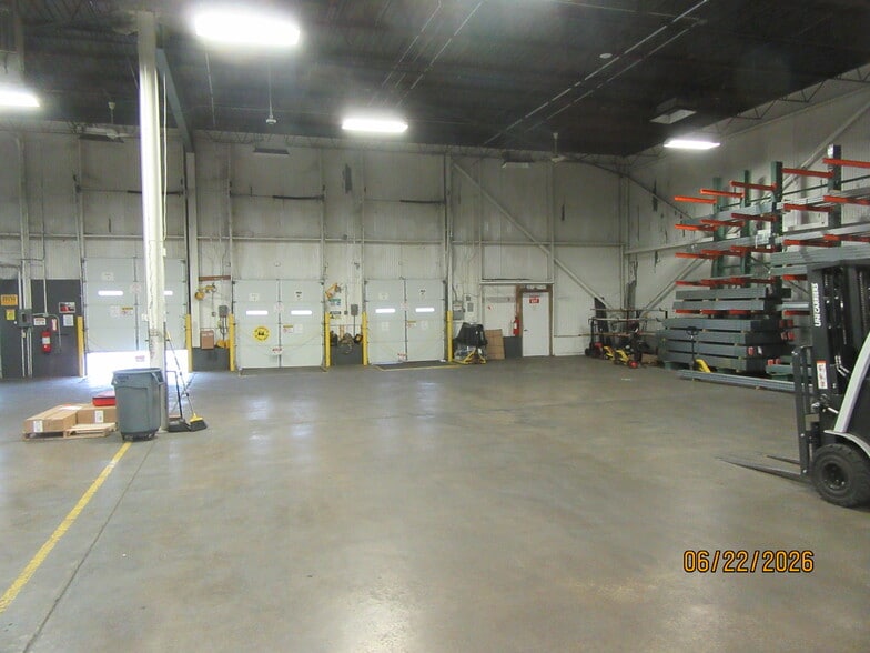 More Photos Of 4629 Crossroads Park Dr, Liverpool Light Distribution For Lease