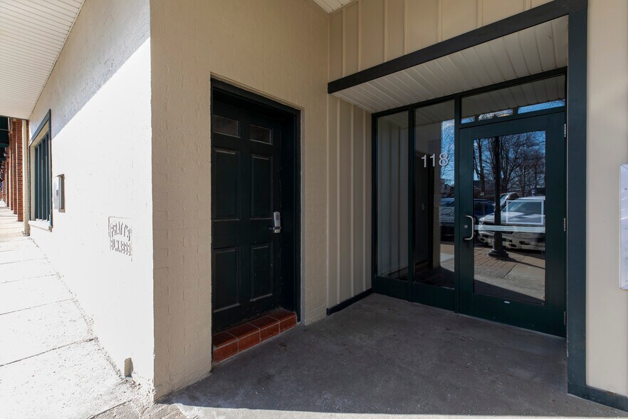 More Photos Of 118 Cass St, Woodstock Storefront For Sale