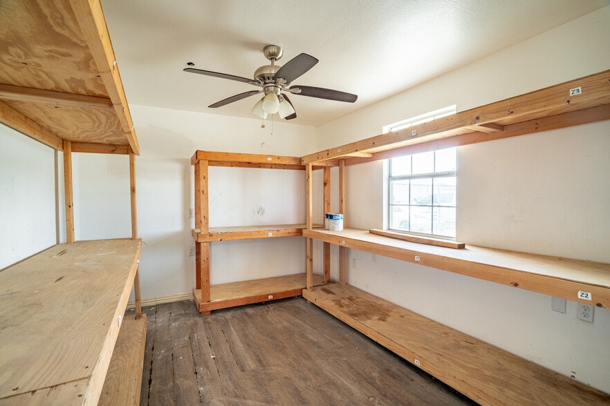 More Photos Of 401 W Simonds Rd, Seagoville Office For Sale
