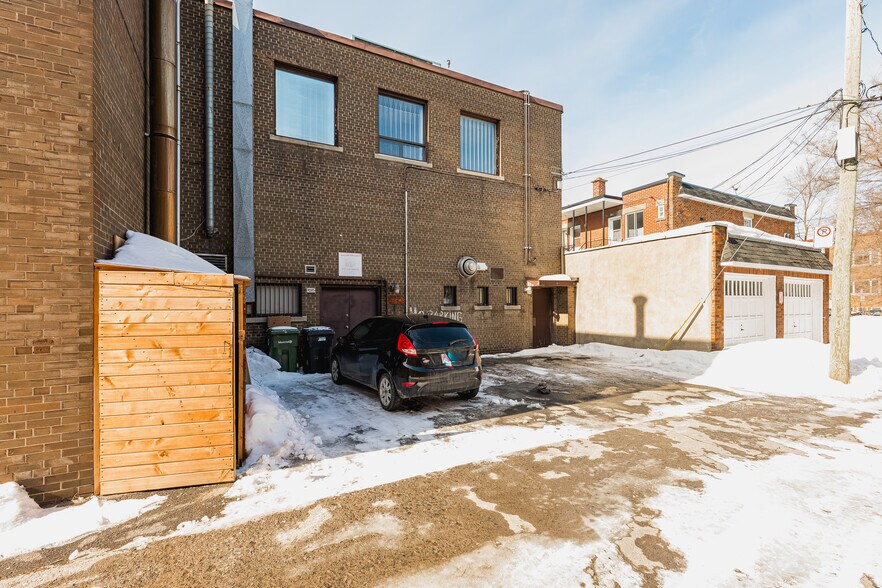 More Photos Of 9085-9095 Rue Lajeunesse, Montréal Office For Sale