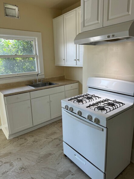 More Photos Of 1832 S Bonnie Brae St, Los Angeles Multifamily For Sale