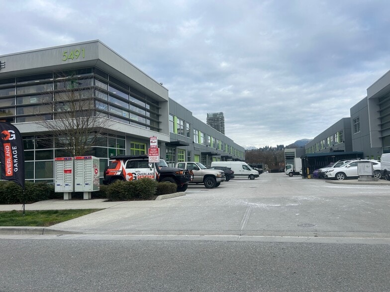 More Photos Of 5491 Regent St, Burnaby Distribution For Sale