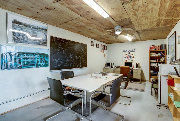 More Photos Of 4695 Gloster Ln, Sealy Airport For Sale