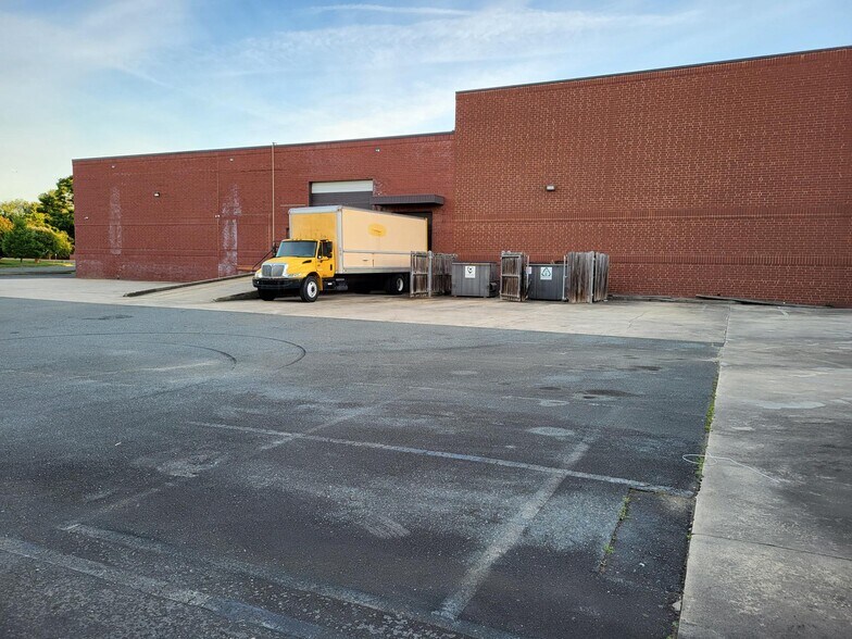 More Photos Of 10617 Southern Loop Blvd, Pineville Light Manufacturing For Lease