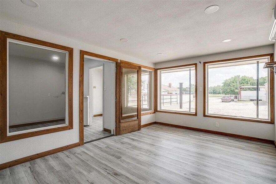 More Photos Of 640 E Highway 199, Springtown Warehouse For Sale