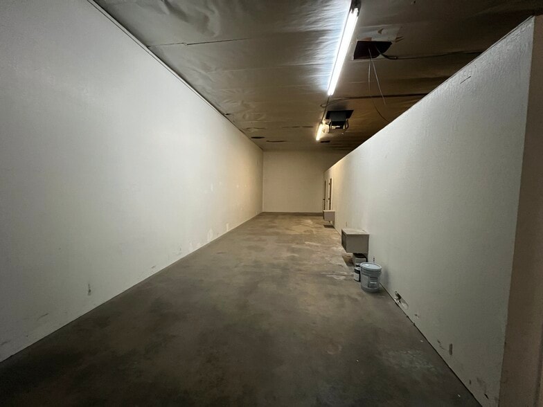 More Photos Of 1945 N Fine Ave, Fresno Flex For Lease