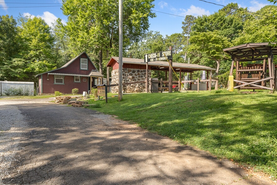 More Photos Of 621 Court St, Jasper Trailer Camper Park For Sale