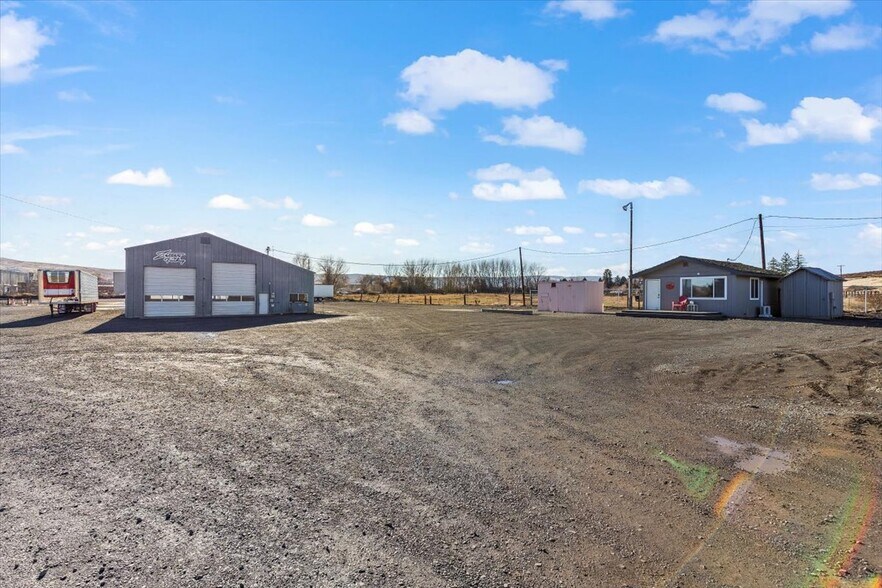 More Photos Of 10906 Hackett Rd, Yakima Industrial For Sale