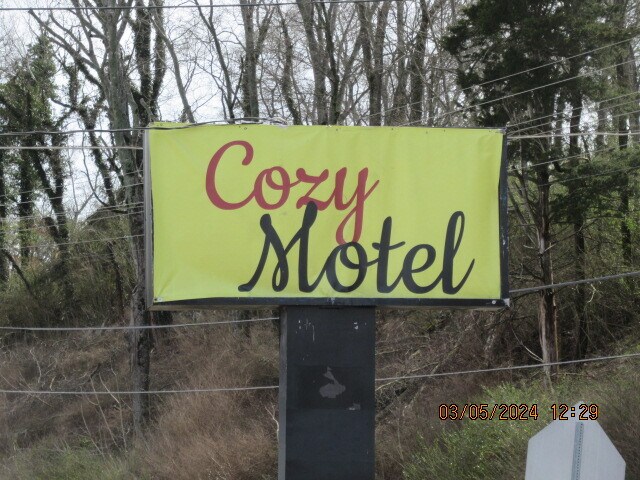More Photos Of 424 Highway 65 Bus, Clinton Hotel For Sale