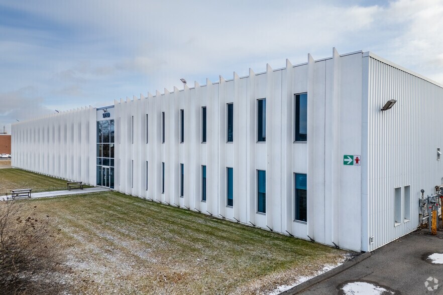 Primary Photo Of 1710-1750 Aut Transcanadienne, Dorval Distribution For Lease