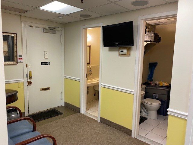 More Photos Of 1 Barstow Rd, Great Neck Apartments For Sale