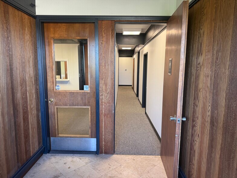 More Photos Of 5660 Freeport Blvd, Sacramento Office For Sale