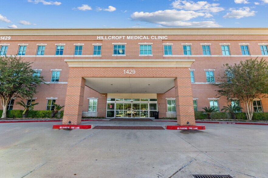 More Photos Of 1429 Tx-6, Sugar Land Medical For Lease