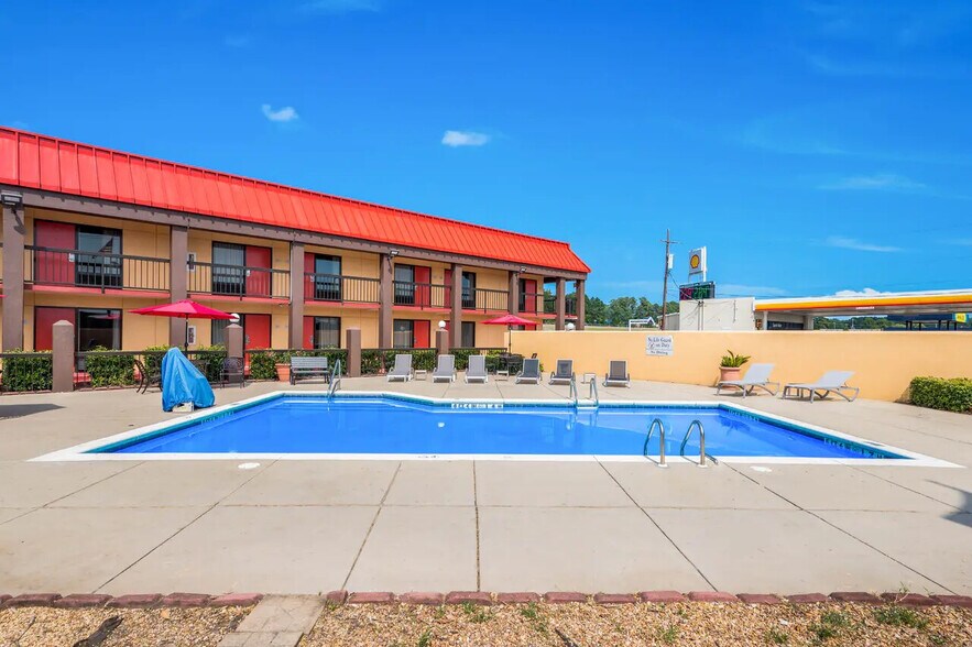 More Photos Of 2015 Military Rd, Columbus Hotel For Sale