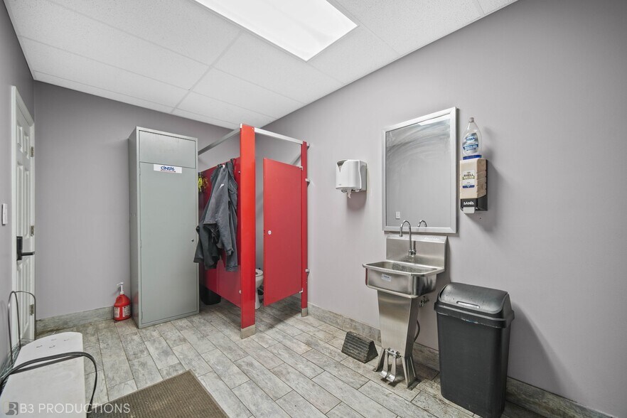 More Photos Of 1787 E Joe Orr Rd, Lynwood Warehouse For Sale