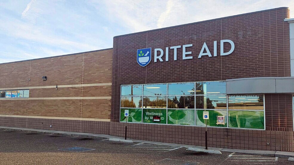 More Photos Of 728 SW 4th Ave, Ontario Drugstore For Sale