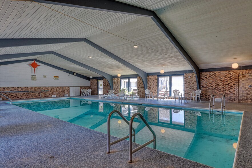 More Photos Of 726 S Highway 35, Saint Croix Falls Hotel For Sale