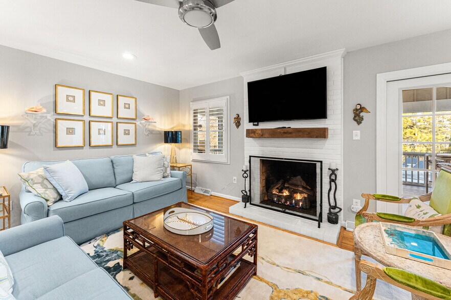 More Photos Of 97 Currell Cove Ln, White Stone Specialty For Sale