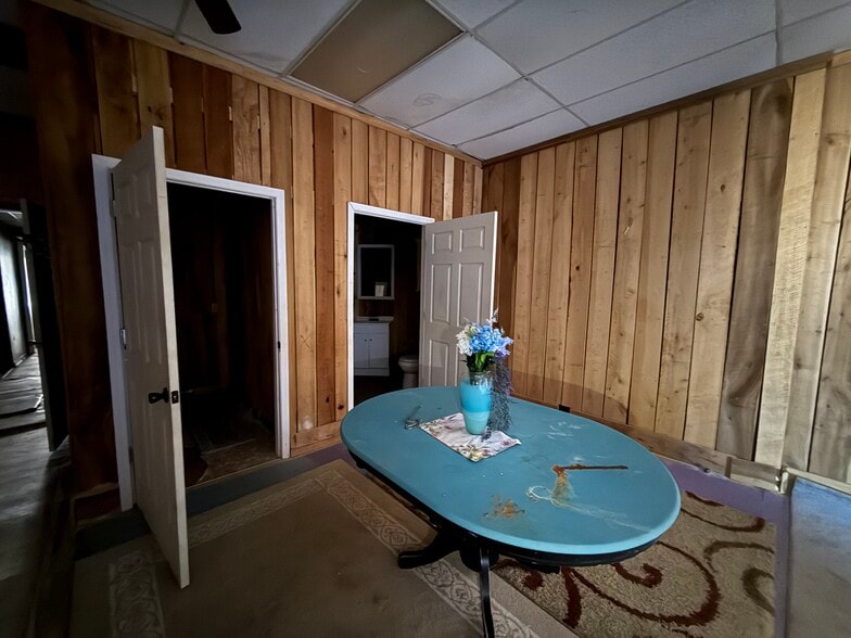 More Photos Of 615 W Main St, Mitchell Storefront For Sale