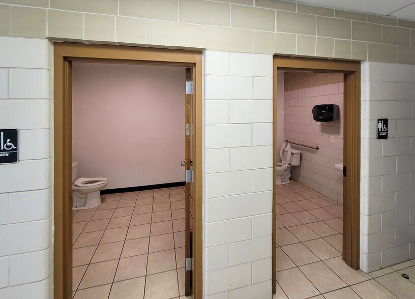 More Photos Of 801 Pendale Rd, El Paso Distribution For Sale