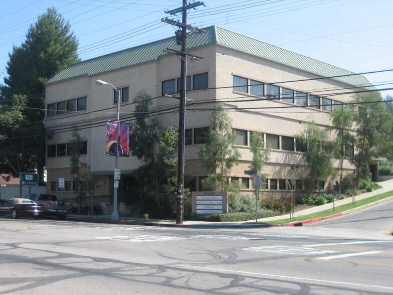More Photos Of 3255 Cahuenga Blvd W, Los Angeles Office For Sale