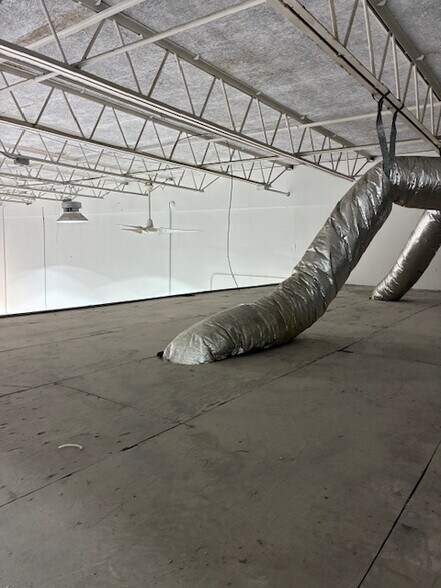 More Photos Of 4073 NE 5th Ter, Oakland Park Warehouse For Lease