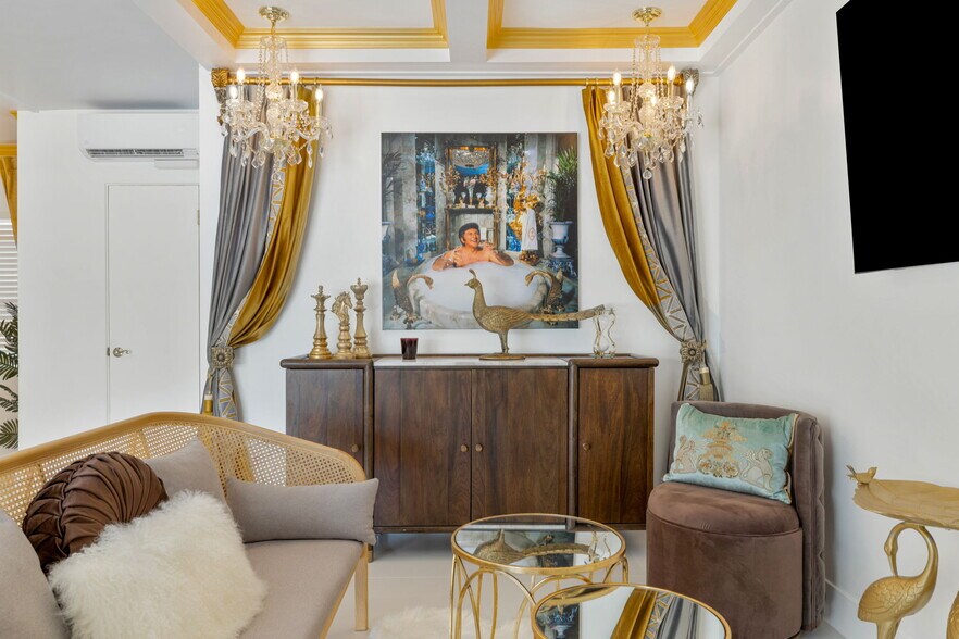 More Photos Of 120 W Vereda Sur, Palm Springs Hotel For Sale