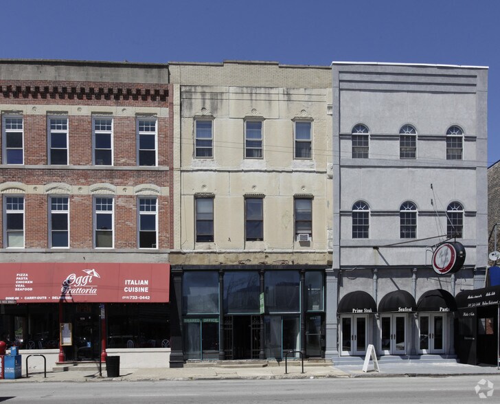 More Photos Of 1376 W Grand Ave, Chicago Storefront Retail Office For Lease
