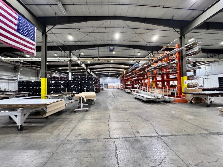 More Photos Of 4300-4356 Caterpillar Rd, Redding Manufacturing For Sale
