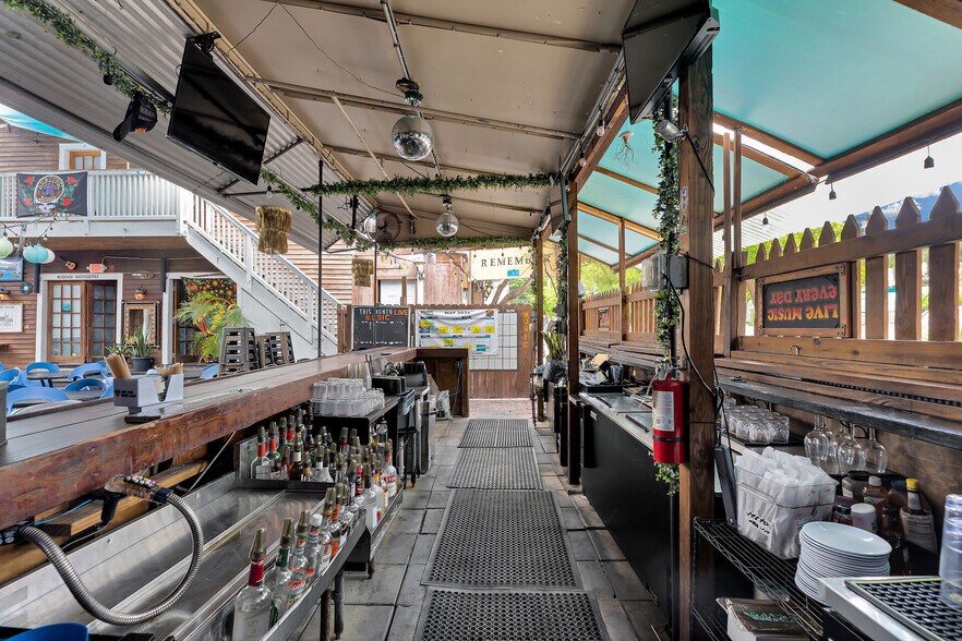More Photos Of 4 Charles St, Key West Specialty For Lease