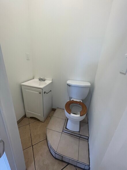 More Photos Of 3915 Tweedy Blvd, South Gate Specialty For Lease